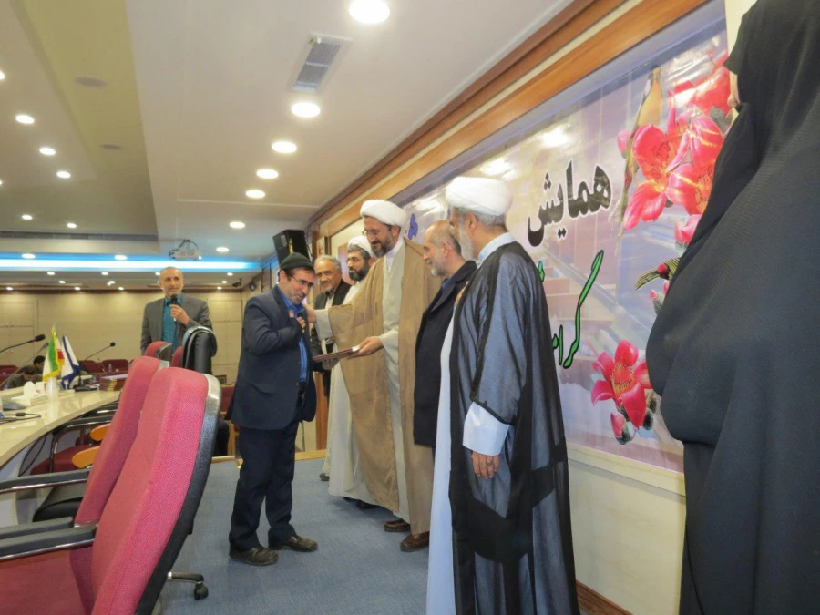 همایش بزرگداشت هفته پژوهش وتجلیل از پژوهشگران برتر استانی پردیس های دانشگاه فرهنگیان  استان قم