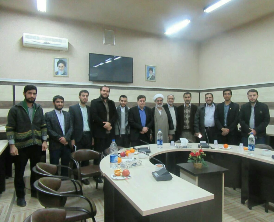 نشست صمیمی سرپرست دانشگاه فرهنگیان با اعضای بسیج دانشجویی پردیس آیت الله طالقانی(ره) قم