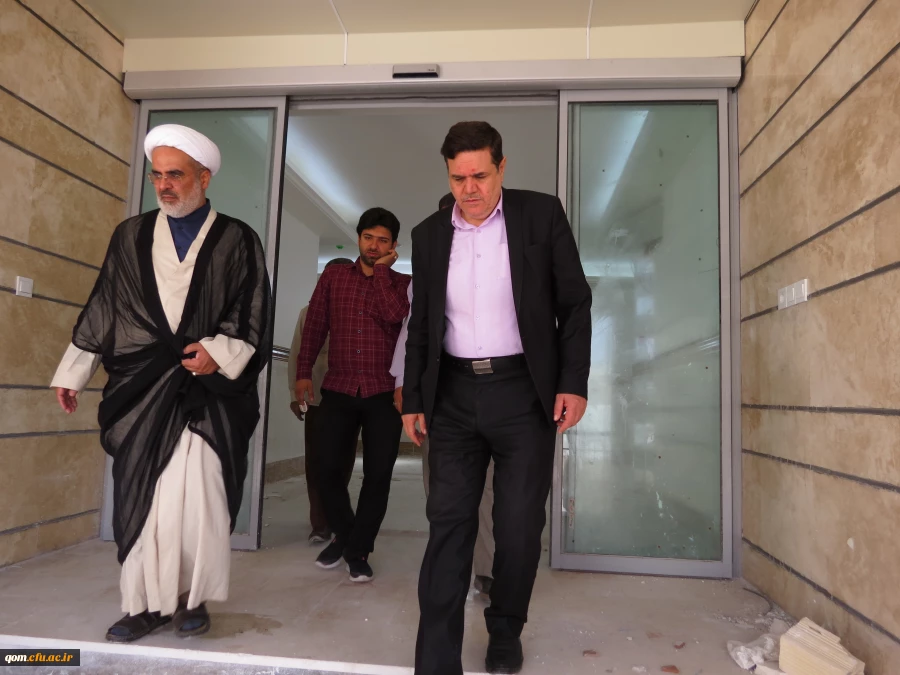 دیدار سرزده دکتر خنیفر از پروژه مقاوم سازی و نوسازی آموزشگاه فدک قم