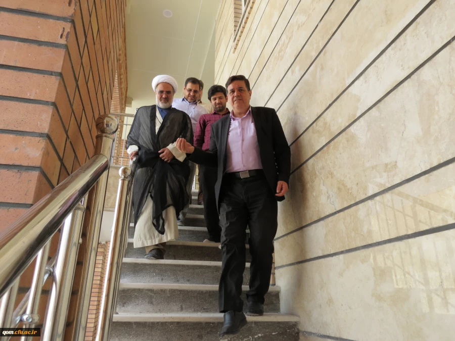 دیدار سرزده دکتر خنیفر از پروژه مقاوم سازی و نوسازی آموزشگاه فدک قم