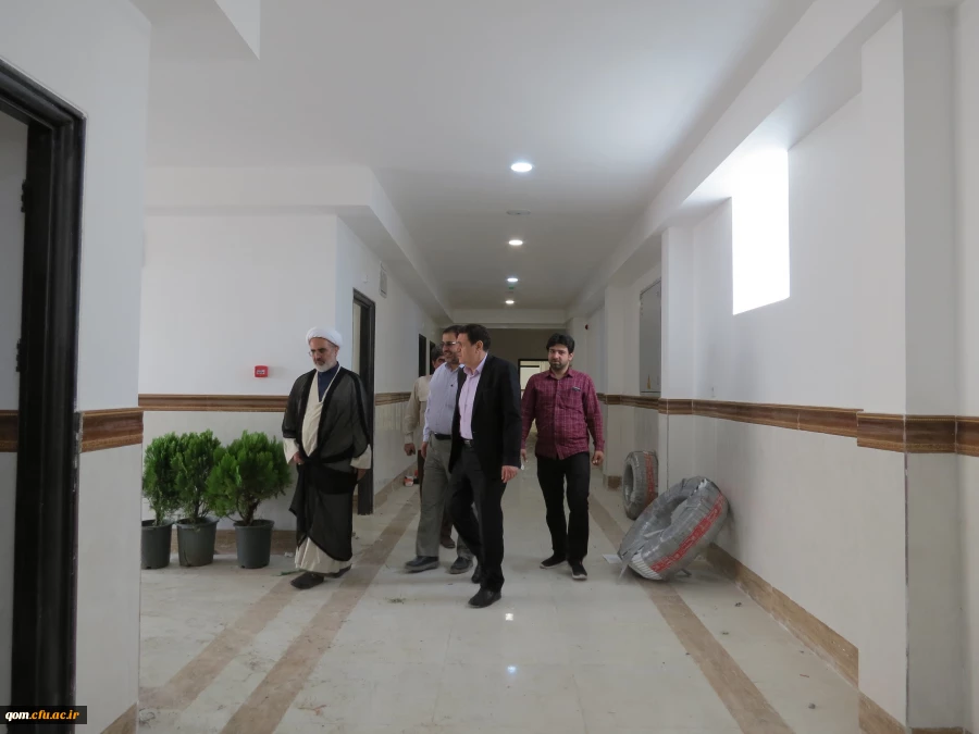 دیدار سرزده دکتر خنیفر از پروژه مقاوم سازی و نوسازی آموزشگاه فدک قم