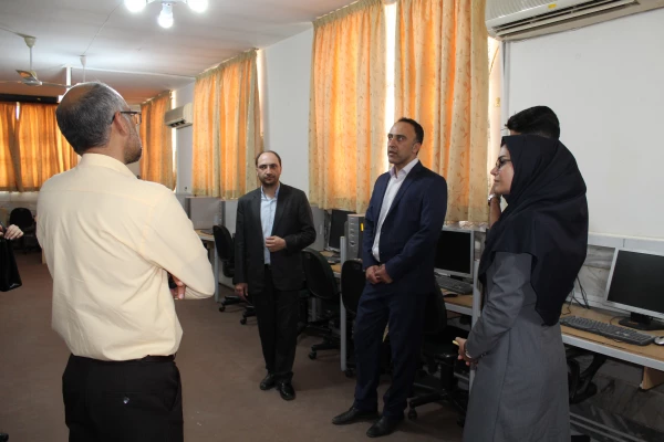 بازدید مسئولین هوشمند سازی دانشگاه از پردیس  های استان قم