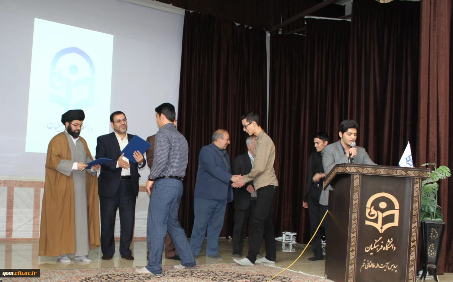 بزرگداشت روز دانشجو در پردیس آیت الله طالقانی(ره) قم