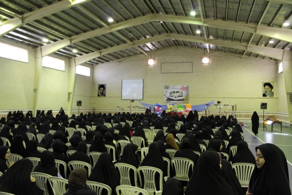 جشن روز دانشجو با حضور سرپرست مدیریت امور پردیس های استان قم در پردیس حضرت معصومه(س)