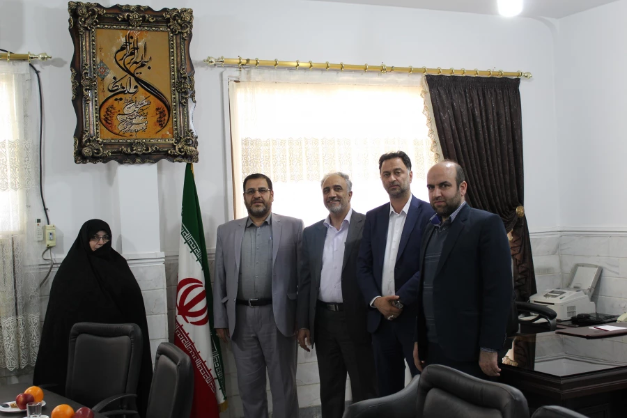 دیدار نوروزی سرپرست مدیریت امور پردیس های استان قم با مدیرکل آموزش و پرورش استان