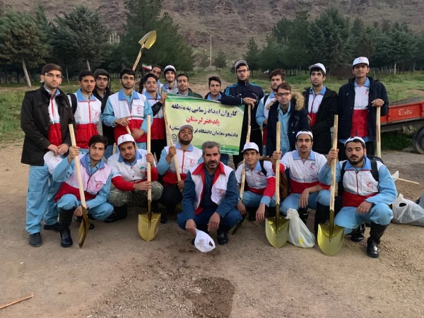 حضور دانشجو معلمان پردیس آیت الله طالقانی(ره) قم در امداد رسانی به مناطق سیل زده شهرستان پلدختر