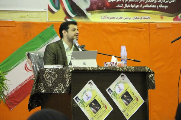 مراسم ساعت فرهنگی پردیس حضرت معصومه(س) قم با عنوان گام دوم انقلاب و نقش معلم مهدوی در تحقق آن با سخنرانی رائفی پور برگزار شد.