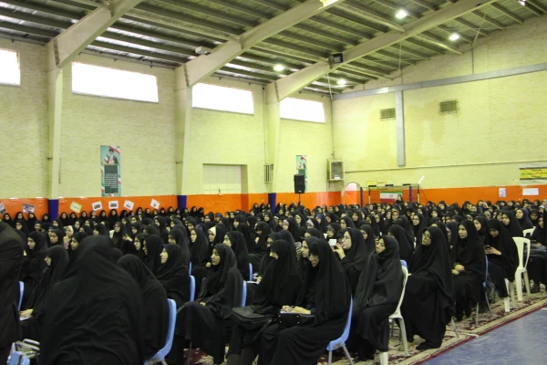 مراسم ساعت فرهنگی پردیس حضرت معصومه(س) قم با عنوان گام دوم انقلاب و نقش معلم مهدوی در تحقق آن با سخنرانی رائفی پور برگزار شد.