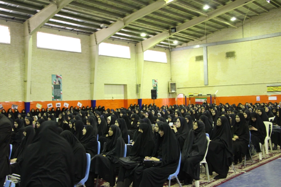 مراسم ساعت فرهنگی پردیس حضرت معصومه(س) قم با عنوان گام دوم انقلاب و نقش معلم مهدوی در تحقق آن با سخنرانی رائفی پور برگزار شد.