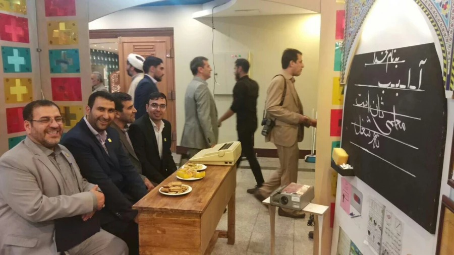 آلبوم تصویری غرفه استان قم درنمایشگاه نکوداشت یکصدمین سال تاسیس تربیت معلم در ایران