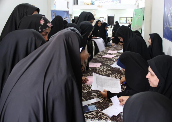 بازدید معاون دانشجویی دانشگاه  از فرایند انتخابات شوراهای صنفی استان قم