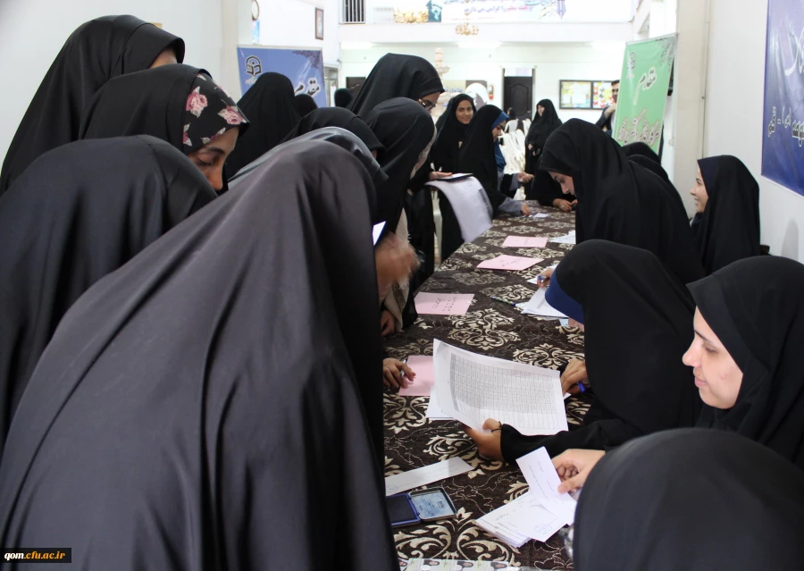 بازدید معاون دانشجویی دانشگاه  از فرایند انتخابات شوراهای صنفی استان قم