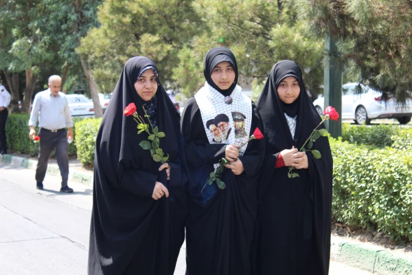 تشییع پیکر شهید گمنام 17 ساله در دانشگاه فرهنگیان استان قم