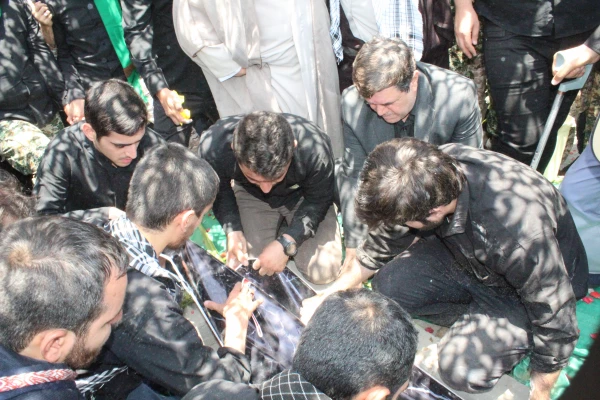 تشییع پیکر شهید گمنام 17 ساله در دانشگاه فرهنگیان استان قم