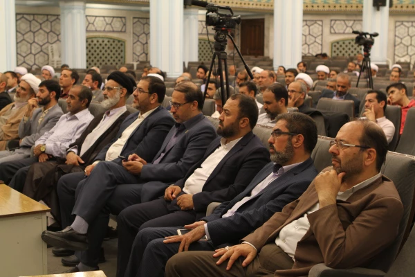 دیدار شرکت کنندگان در گردهمایی مسئولین کانون های بسیج با آیت الله مصباح یزدی