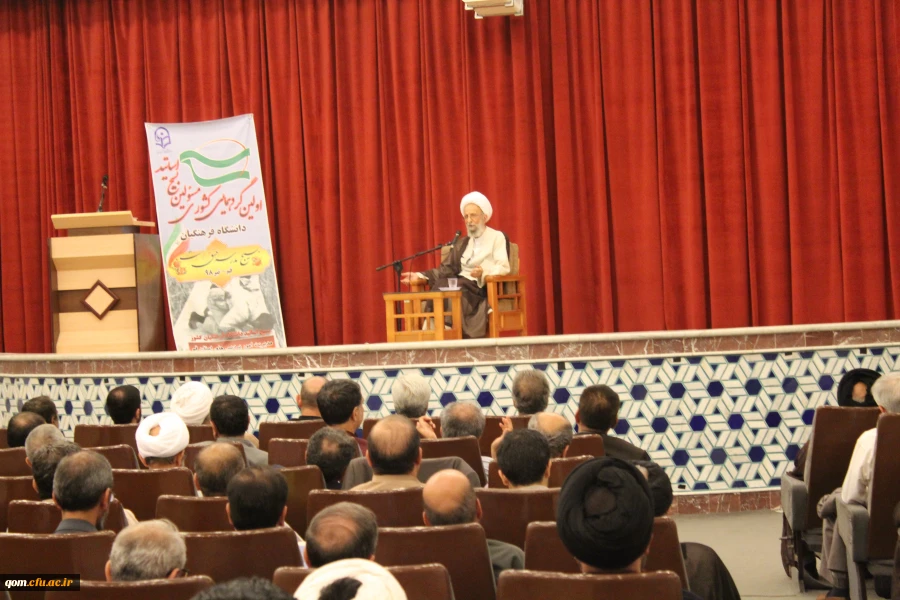 دیدار شرکت کنندگان در گردهمایی مسئولین کانون های بسیج با آیت الله مصباح یزدی