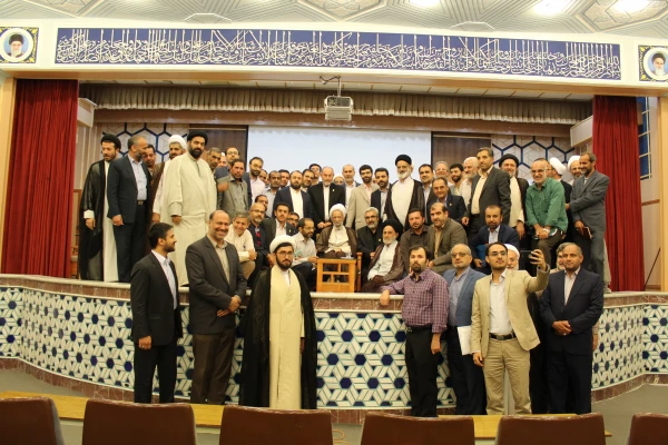 دیدار شرکت کنندگان در گردهمایی مسئولین کانون های بسیج با آیت الله مصباح یزدی