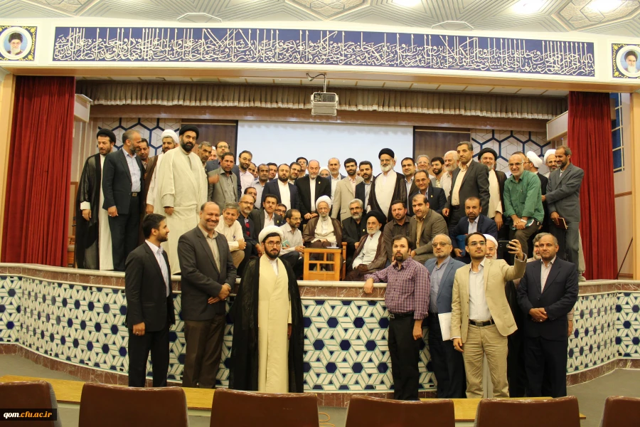 دیدار شرکت کنندگان در گردهمایی مسئولین کانون های بسیج با آیت الله مصباح یزدی