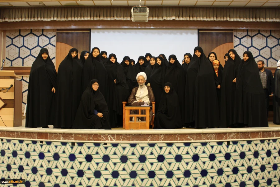 دیدار شرکت کنندگان در گردهمایی مسئولین کانون های بسیج با آیت الله مصباح یزدی