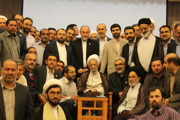 دیدار شرکت کنندگان در گردهمایی مسئولین کانون های بسیج با آیت الله مصباح یزدی