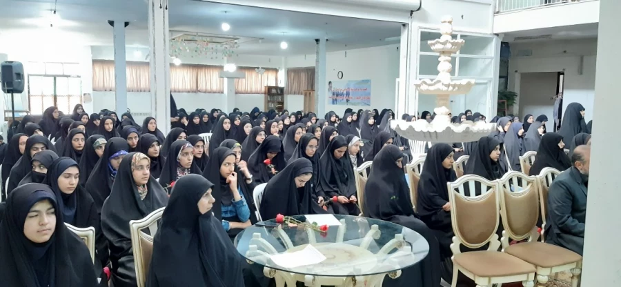 با حضور محمد پور سرپرست مدیریت امور پردیس های استان قم 
مراسم استقبال از نو دانشجو معلمان پردیس های استان برگزار شد: 3