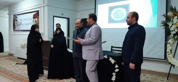 با حضور محمد پور سرپرست مدیریت امور پردیس های استان قم 
مراسم استقبال از نو دانشجو معلمان پردیس های استان برگزار شد: 4