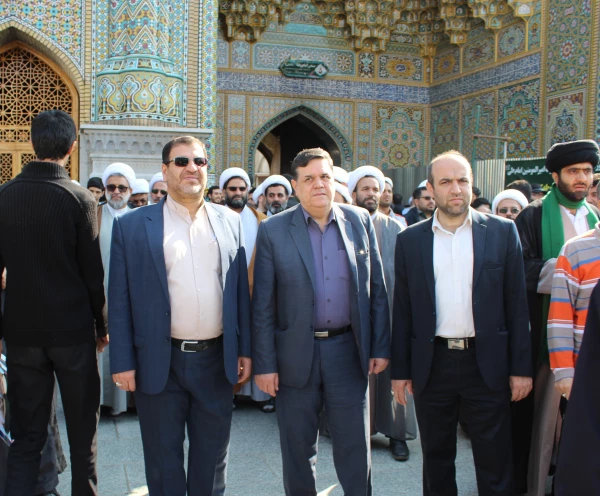 حضور رییس دانشگاه فرهنگیان در جمع دانشجو معلمان حاضر در راهپیمایی یوم الله 13 آبان قم