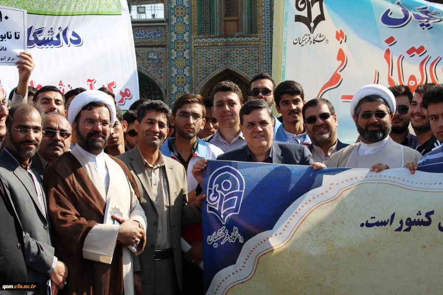 دکتر حسین خنیفر رییس دانشگاه فرهنگیان  در جمع  دانشجومعلمان در راهپیمایی ۱۳ آبان استان قم حضور پیدا کرد. 8