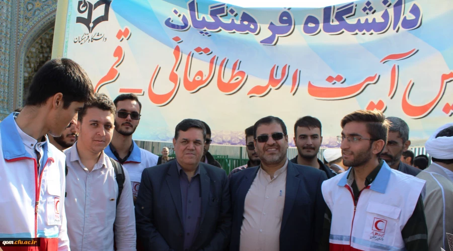 دکتر حسین خنیفر رییس دانشگاه فرهنگیان  در جمع  دانشجومعلمان در راهپیمایی ۱۳ آبان استان قم حضور پیدا کرد. 9