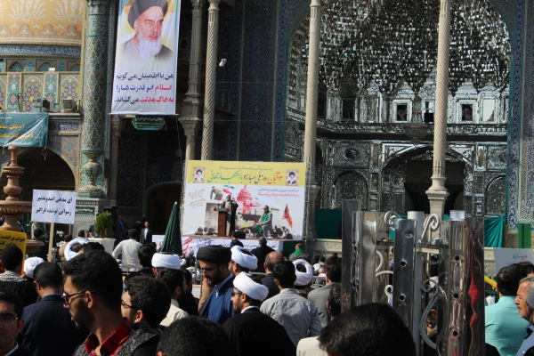 دکتر حسین خنیفر رییس دانشگاه فرهنگیان  در جمع  دانشجومعلمان در راهپیمایی ۱۳ آبان استان قم حضور پیدا کرد. 10