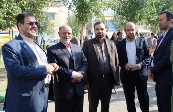 دکتر حسین خنیفر رییس دانشگاه فرهنگیان  در جمع  دانشجومعلمان در راهپیمایی ۱۳ آبان استان قم حضور پیدا کرد. 11