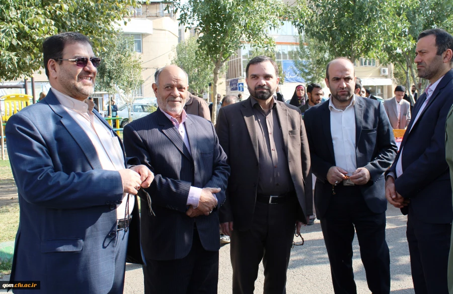 دکتر حسین خنیفر رییس دانشگاه فرهنگیان  در جمع  دانشجومعلمان در راهپیمایی ۱۳ آبان استان قم حضور پیدا کرد. 11