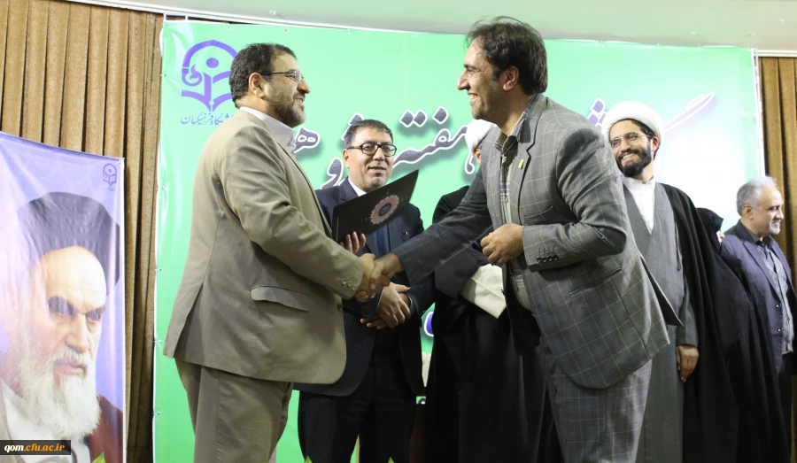 بزرگداشت هفته پژوهش و گرامیداشت روز وحدت حوزه و دانشگاه