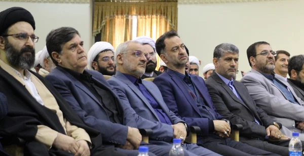 دانش آموزان ما باید با اسوه های بزرگ تاریخ اسلام در دوره معاصر آشنا شوند و این آشنایی یک ضرورت است 3