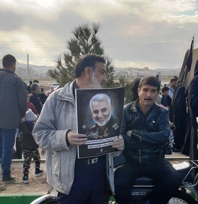 بدرقه با شکوه ابدان مطهر سردار رشید اسلام حاج قاسم سلیمانی و همرزمان مجاهدش توسط مردم انقلابی قم  4