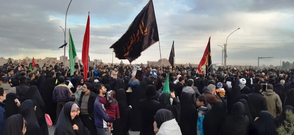 بدرقه با شکوه ابدان مطهر سردار رشید اسلام حاج قاسم سلیمانی و همرزمان مجاهدش توسط مردم انقلابی قم  7