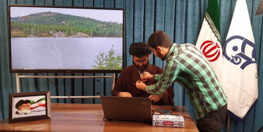 بازدید محمدپور سرپرست مدیریت امور پردیس های استان قم از استدیو ضبط تولید محتوا دروس مجازی 5