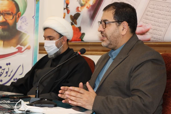 ویژه برنامه محفل انس با قرآن مجید و بزرگداشت مقام معلم و دهه سرآمدی آموزش دانشگاه فرهنگیان استان قم 3