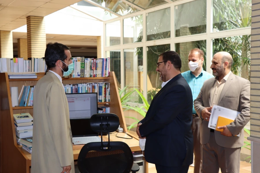 بازدید حسن محمدپور سرپرست مدیریت امور پردیس های استان قم از پژوهشگاه حوزه و دانشگاه 7