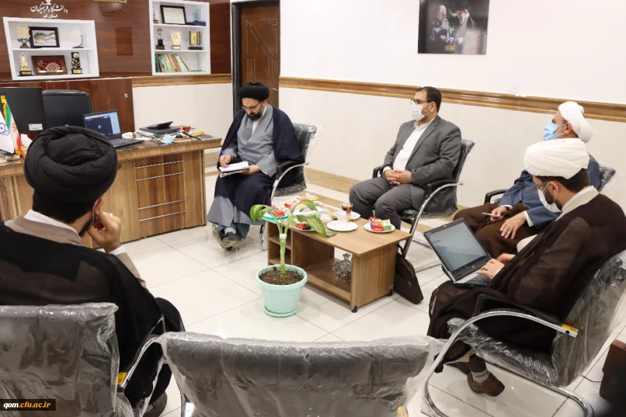 برگزاری جلسه اعضای هیات رئیسه دانشگاه و مسئولین دبیرخانه تعلیم و تربیت و پژوهشگاه حوزه و دانشگاه و مدیریت امور پردیس های استان قم پیرامون محور فعالیت های فی مابین 2