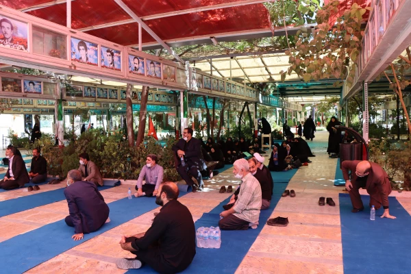 مراسم غبار روبی مزار شهید گمنام پردیس حضرت معصومه(س) و گلزار شهدای قم 5