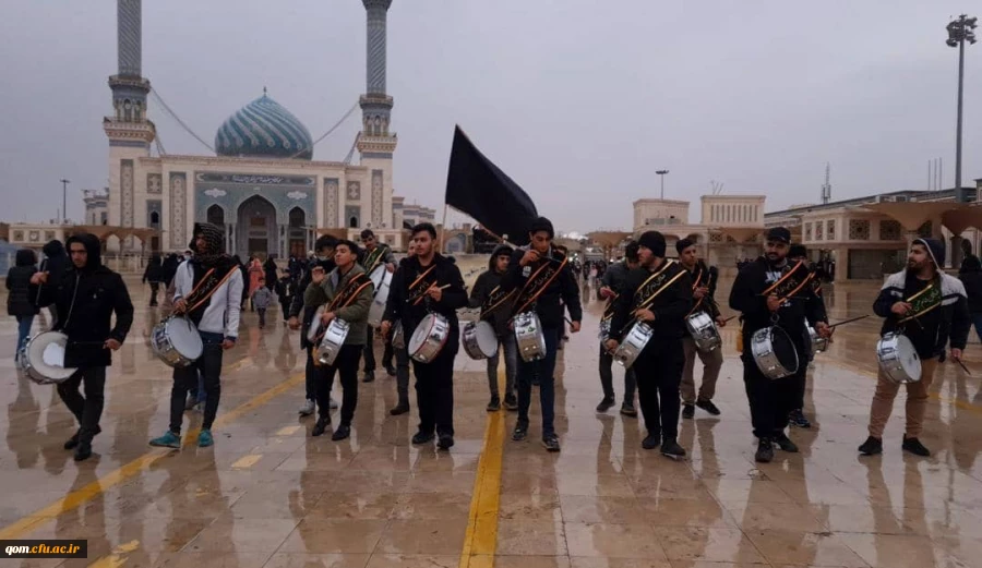 حرکت دسته عزاداری هیئت متوسلین به چهارده معصوم(ع) مرکز شهید مدنی(ره) دانشگاه فرهنگیان به سمت حرم مطهر 2