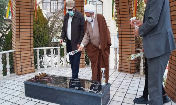 عطرافشانی مزار شهید گمنام دانشگاه فرهنگیان قم 4