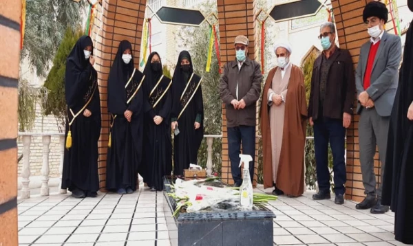 عطرافشانی مزار شهید گمنام دانشگاه فرهنگیان قم 5