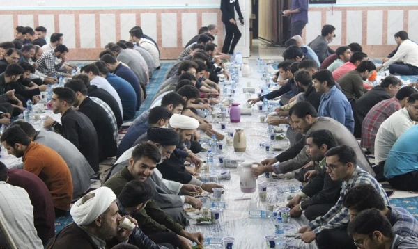 محفل انس با قرآن کریم با حضور آیت الله رمضانی در پردیس آیت الله طالقانی قم 4