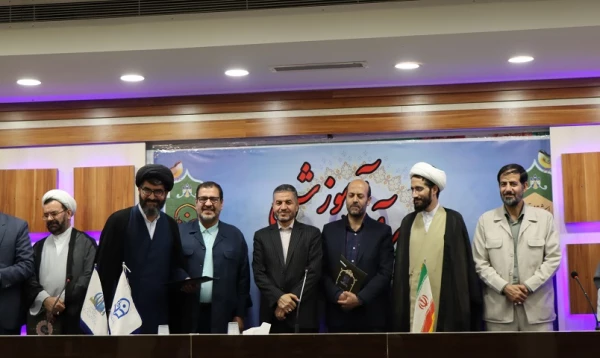 مراسم بزرگداشت دهه سرآمدی آموزش درقم برگزار گردید. 5