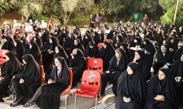 دفاع مقدس حادثه ای بی نظیر بود زیرا ملتی به تنهایی در مقابل یک دنیا ایستاد. 2