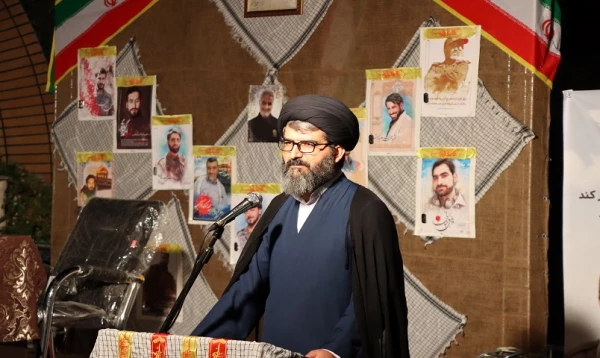 دفاع مقدس حادثه ای بی نظیر بود زیرا ملتی به تنهایی در مقابل یک دنیا ایستاد. 3