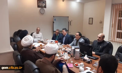 پیگیری قرارداد ۳۰ جلد کتاب درسی دانشگاه با پژوهشگاه حوزه و دانشگاه قم