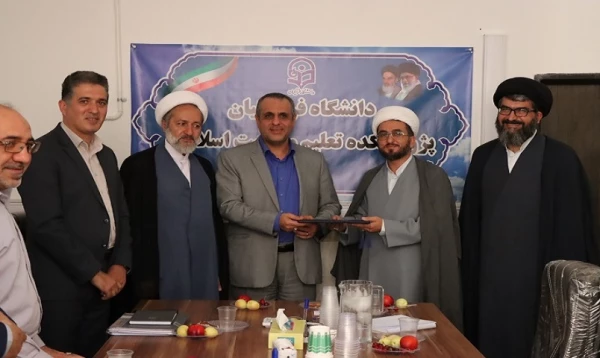 حجت  الاسلام حجت اله عباسی به عنوان رئیس پژوهشکده تعلیم و تربیت اسلامی دانشگاه فرهنگیان مستقر در شهر مقدس قم معرفی شد  2